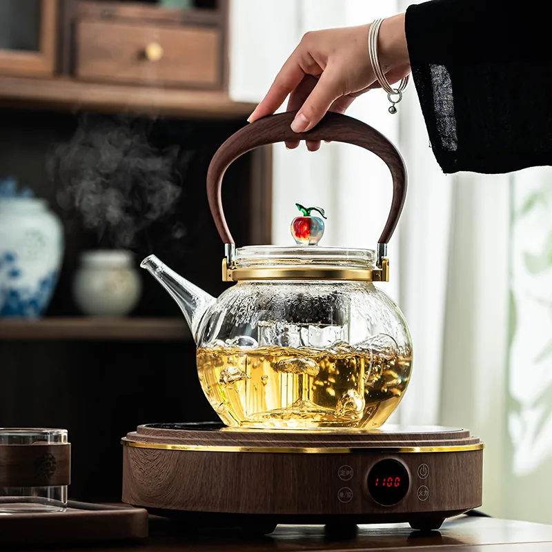 商品图 13：煮茶器动作场景