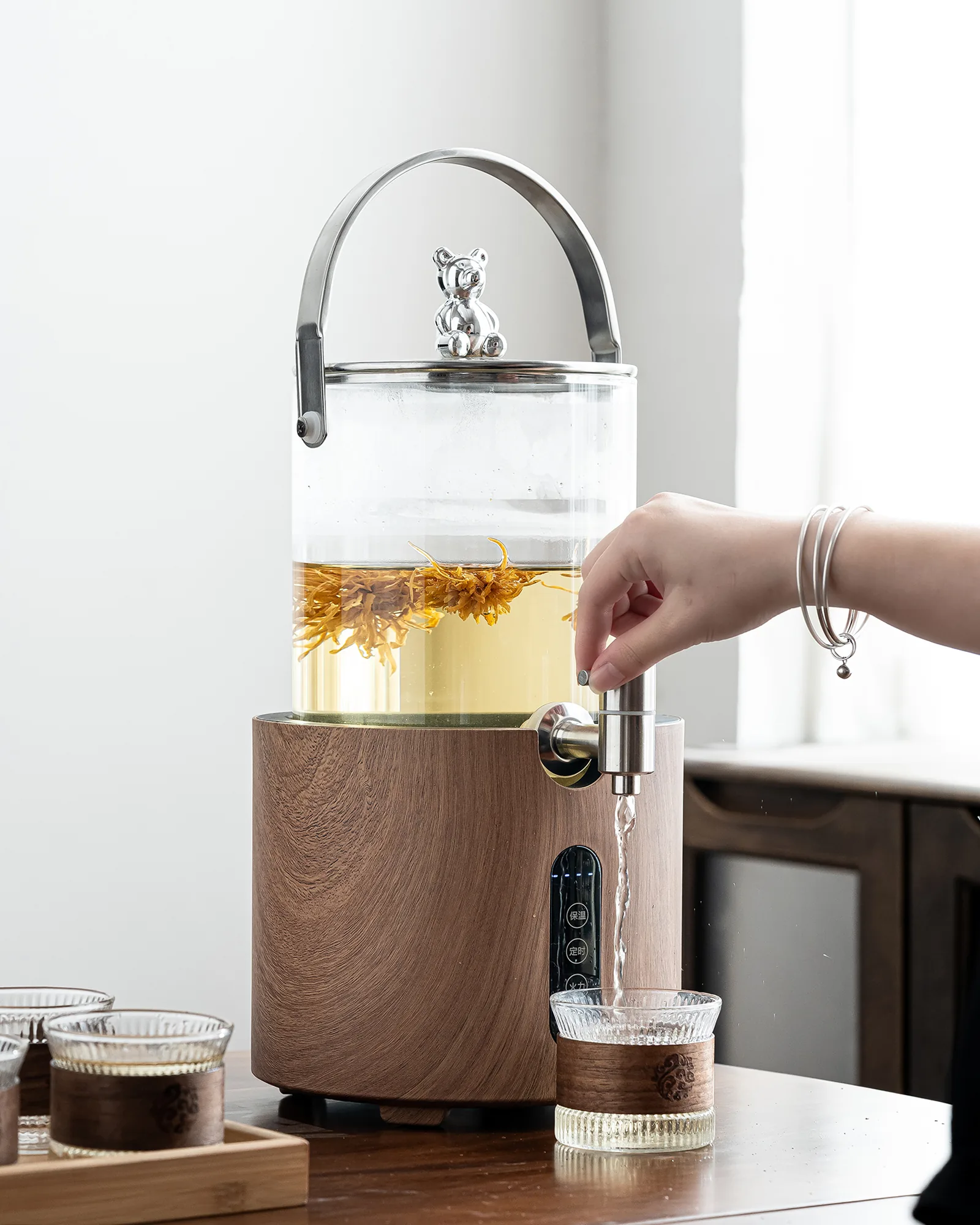 商品图 22：煮茶机使用场景